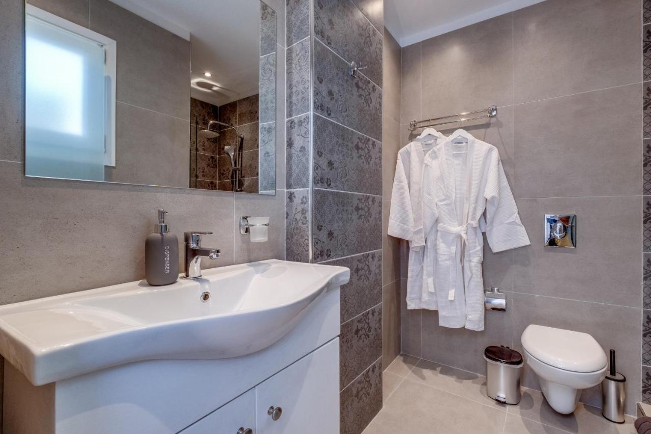 Blue Magic Villas 아이아파라셰비 외부 사진
